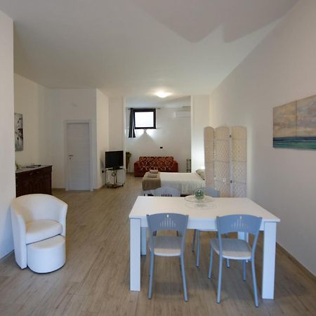 Intero Alloggio, Binario 18 Brindisi Exterior photo